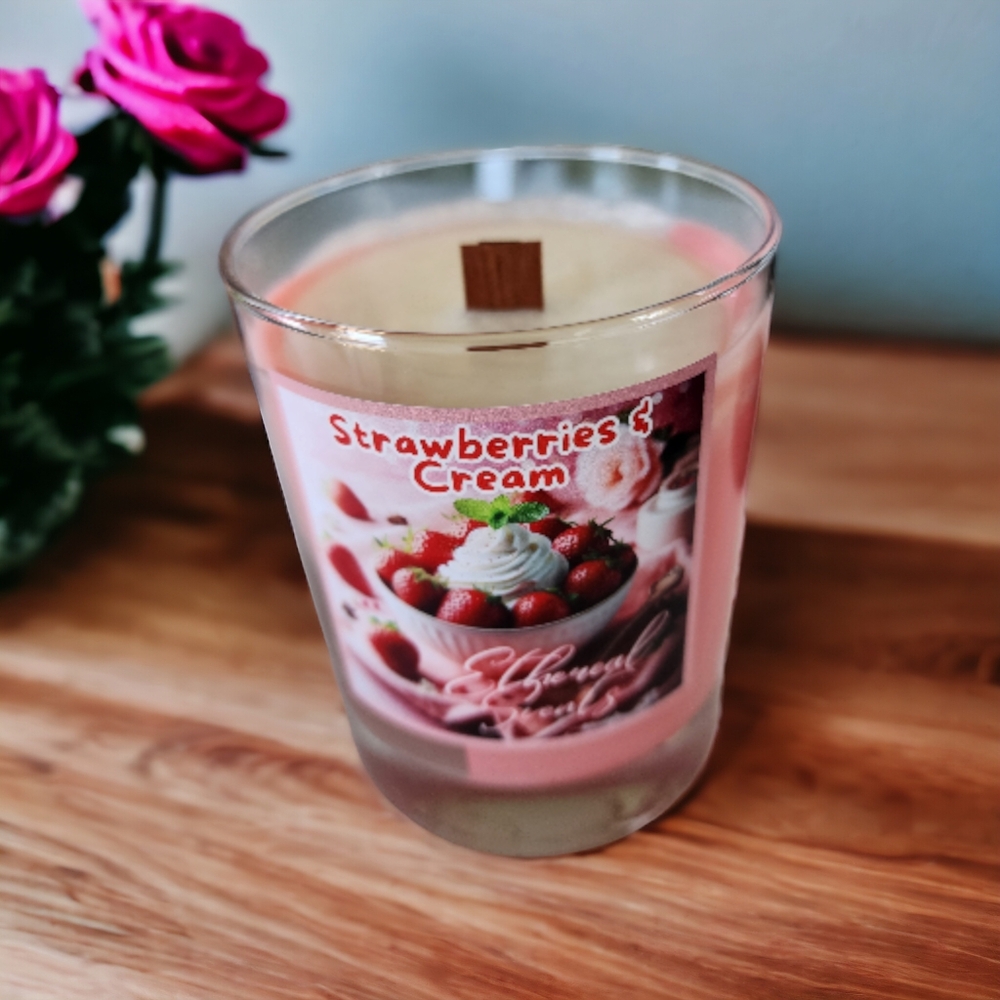 Strawberries And Cream Wooden Wick Candle 13.5oz - Picture 2 of 3